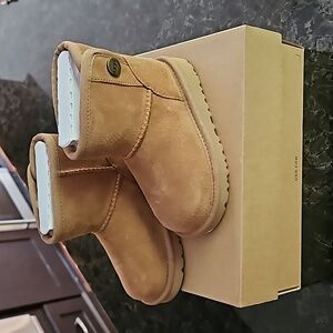 Brand new toddler uggs